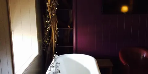 No. 1 Hotel and Wine Lounge