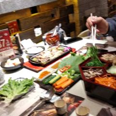 Korean JiangJun NiuPai KaoRou Restaurant (XinYang Road) 여행 사진