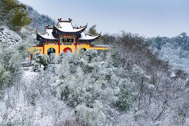 Snow covering Long Mountain Scenic Area in Yiwu on winter 