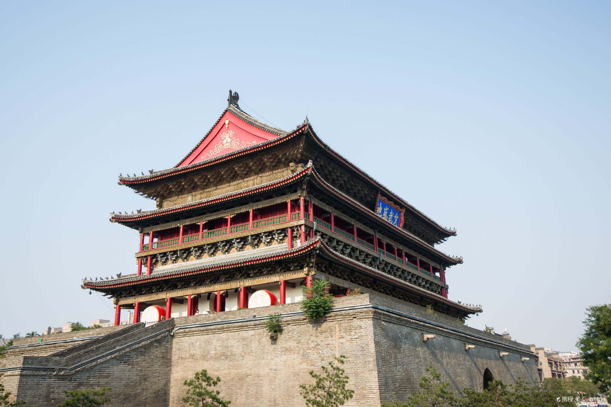 Xi'an City Wall Ring Park + Bell and Drum Tower + Shuyuanmen Pedestrian Street + Muslim Street Half Day Tour
