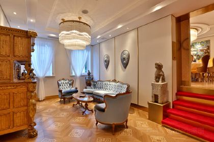 Hong Kong Long Feng Lou ( Ju Lu Road )