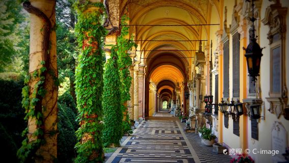 ทัวร์วันเดียว/ทัวร์หลายวัน หอเตือนภัย สุสานมิโรโกจ พิพิธภัณฑ์ความสัมพันธ์ที่พังทลาย และพิพิธภัณฑ์ศิลปะร่วมสมัยซาเกร็บ