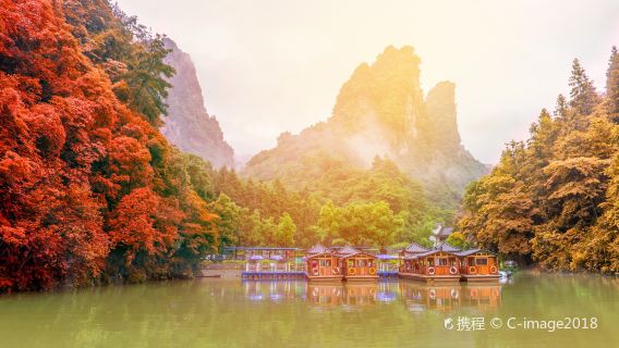 4-day Zhangjiajie tour: Zhangjiajie National Forest Park, Tianzi Mountain, Baofeng Lake, Grand Canyon Glass Bridge, Tianmen Mountain