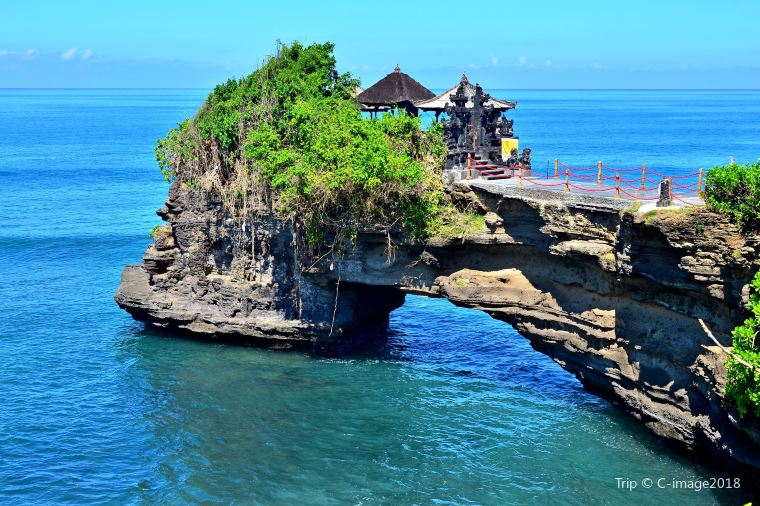 Bali Hotel Guide:Photos of TANAH LOT TEMPLE