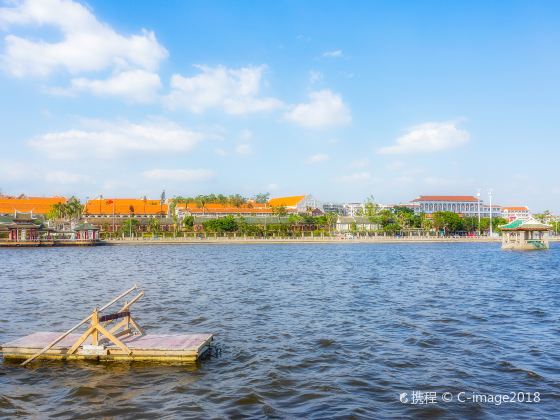 The Lake of Dragon Boat