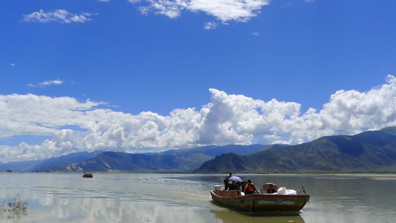Sangye Scenic Area Ferry