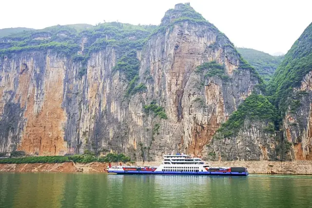 Sightseeing Boats in Fengjie