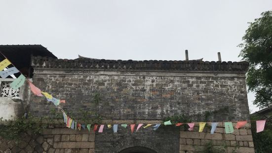 永昌堡，建於1558年，位於溫州市龍灣區永中街道。很多橋都是