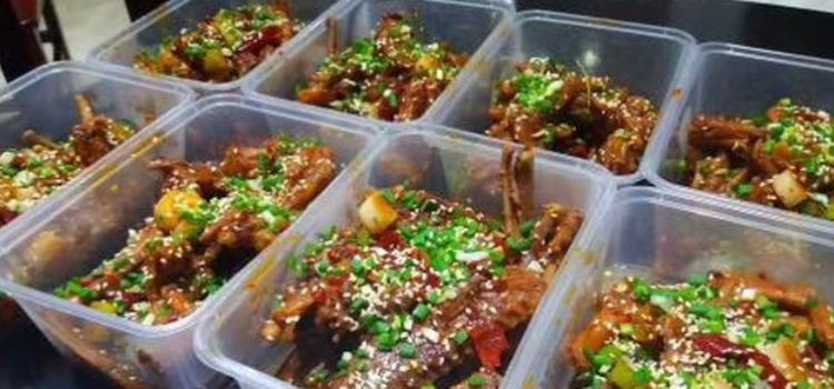 冯大师鸭爪爪特色火锅(晴隆店)