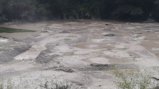 有火之島之稱的新西蘭南島遍布了大大小小的地熱和溫泉。看到這種