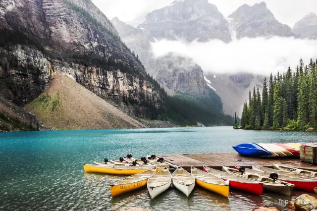 20 Dollar View: A Visit to The Beautiful Lake Moraine in Banff