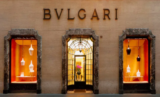 Luxury Shops and Flea Markets: Best Places for Shopping in Rome