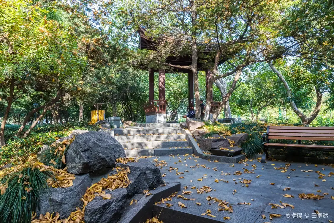 Hotels near Jinyazhuang Park