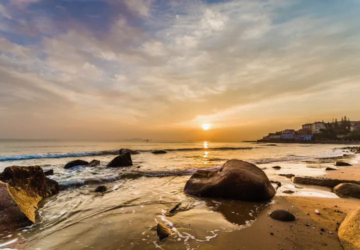 Recommended Beaches in Qingdao, The Blue Sea and Sky That You Shouldn’t Miss