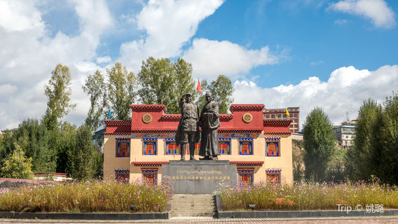 Zhude Zongsiling Hewu Shige Huofo Memorial Hall