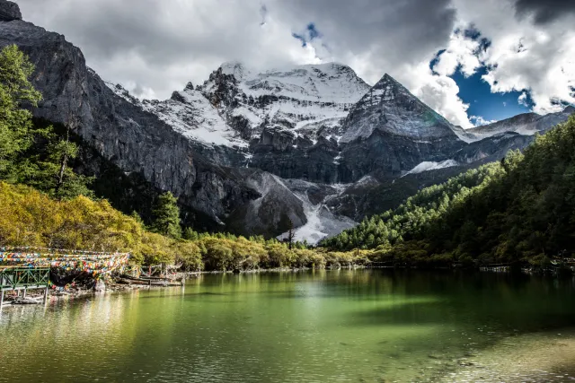 Daocheng Yading: 7 Beautiful Scene and Snowy Plateau