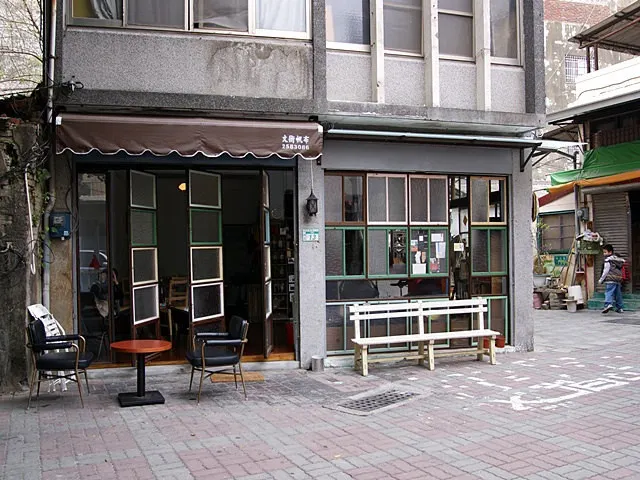 As a Coffee Break During Your Trip, Spend a Lazy Afternoon in One of These 8 Small Cafés