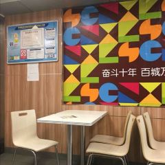 华莱士·全鸡汉堡(虹桥虹港店) User Photo
