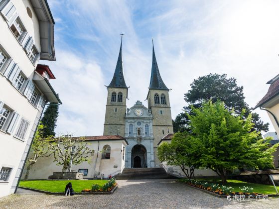 Court Church of St. Leodegar