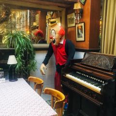 Le Petite Fontaine User Photo