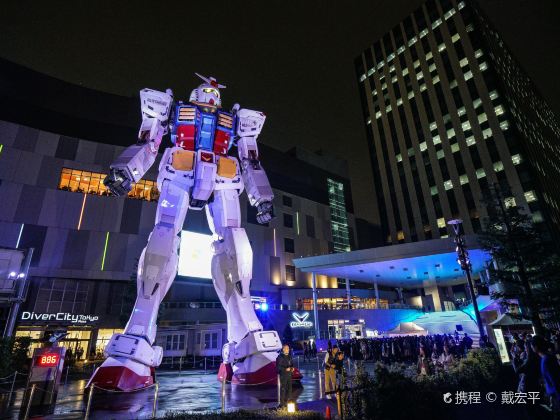 Unicorn Gundam Statue