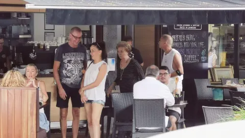 Hard Coffee in Main Beach