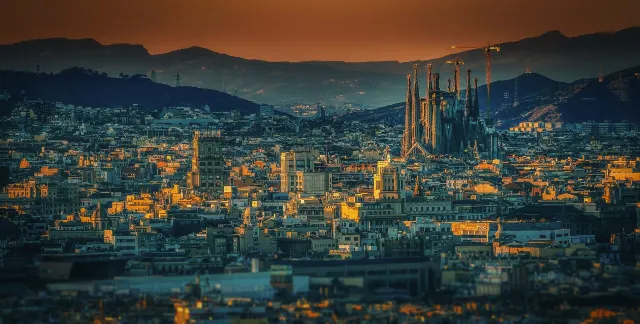 Architectural Landmarks: 10 Amazing Buildings Around the World