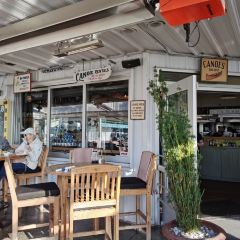 Blue Canoe Waterfront Restaurant 여행 사진