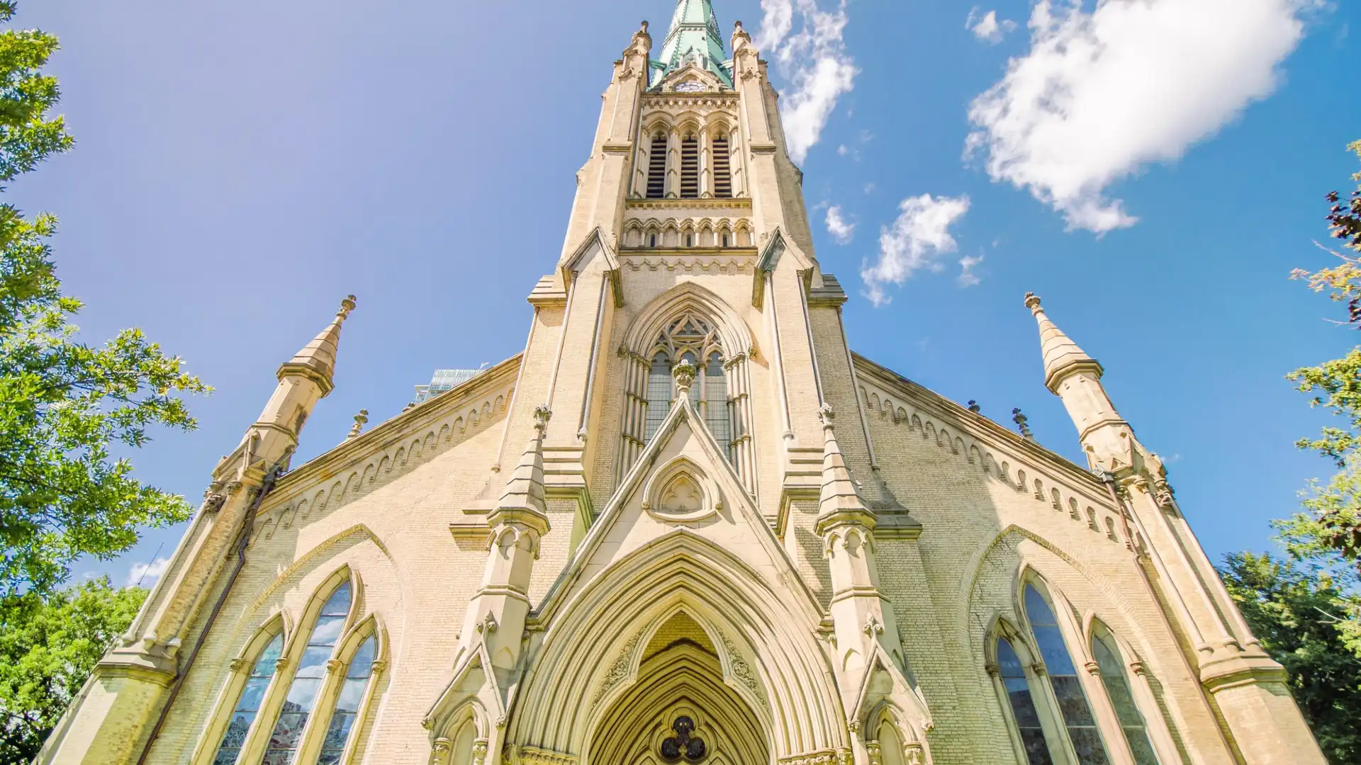 鄰近聖雅各座堂的酒店