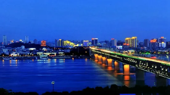 Two Rivers Cruise Ship (Hankou Yuehan Wharf)