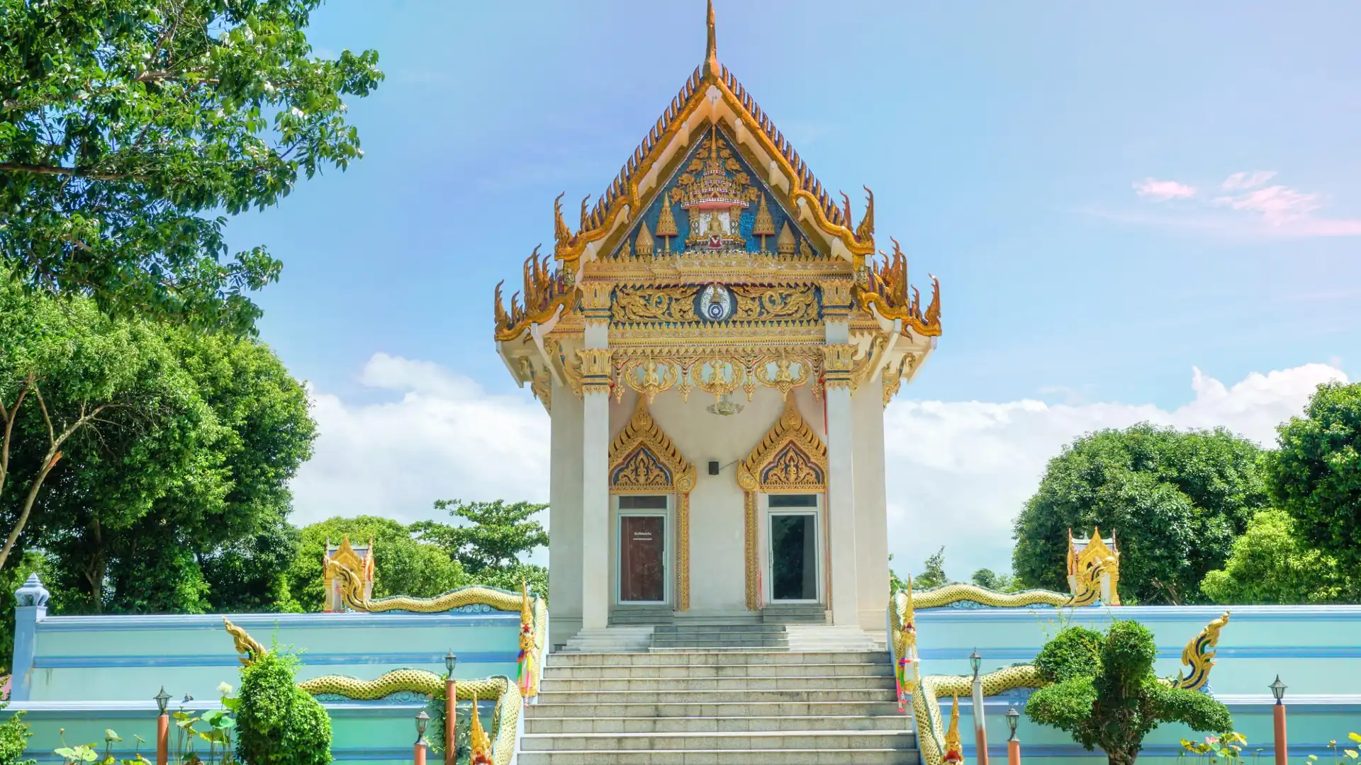 Hotels near Wat Khunaram (Phra Wihan Luang Pho Daeng)