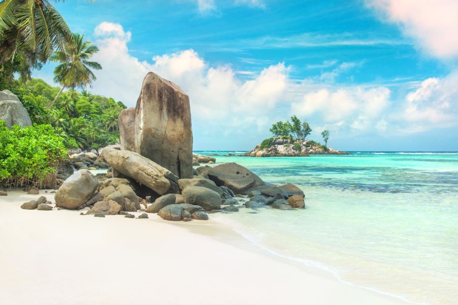 Compare 2 airports near Anse Royale