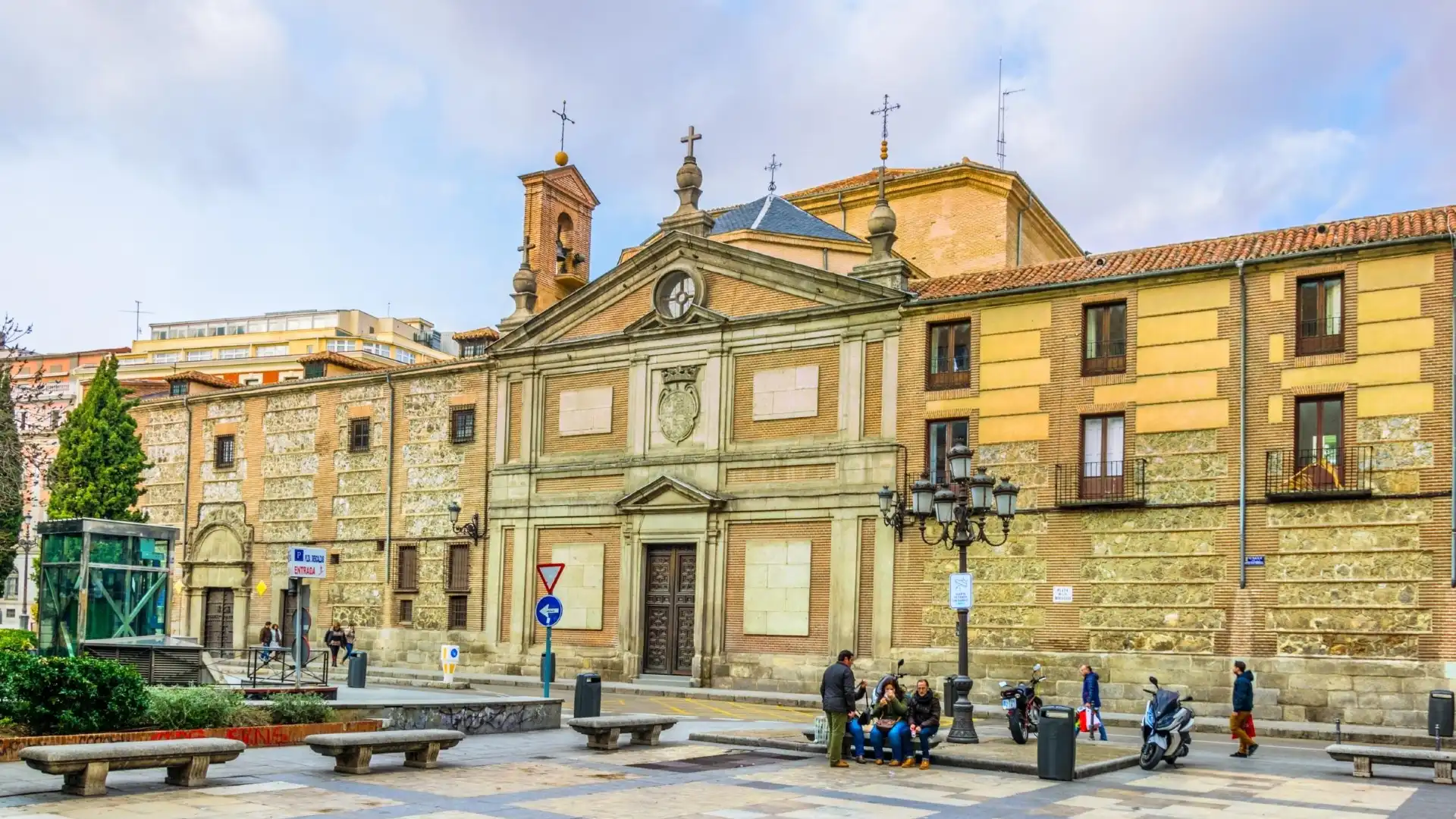 Hotels near Monasterio de las Descalzas Reales