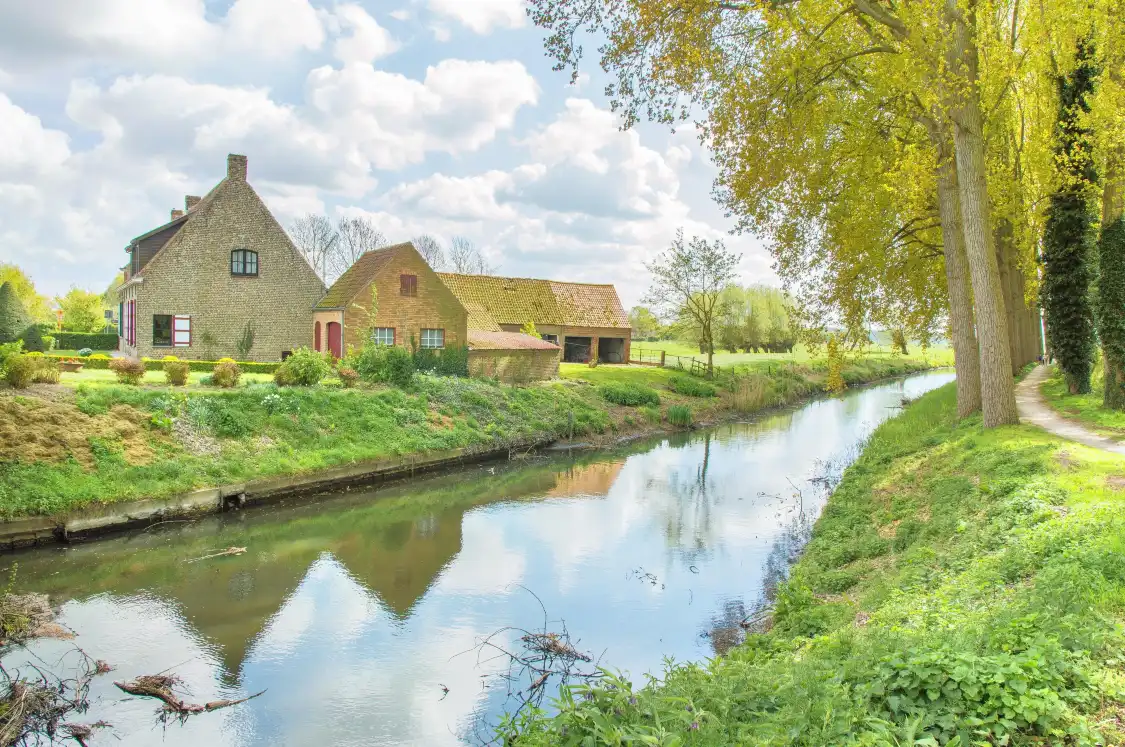 達默附近的飯店