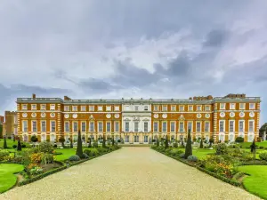 Cung điện Hampton Court