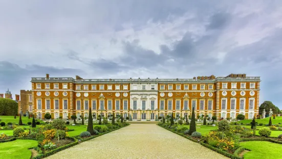 Cung điện Hampton Court