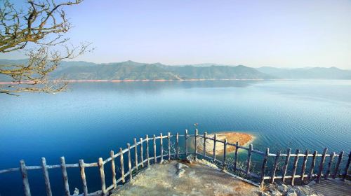 Phoenix Island Resort on Dongjiang Lake