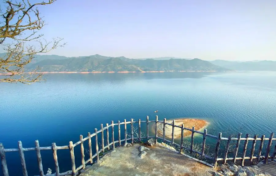 Phoenix Island Resort on Dongjiang Lake