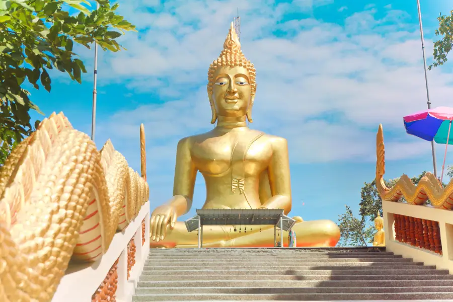 Buddha Gigante Phra Tam Nak