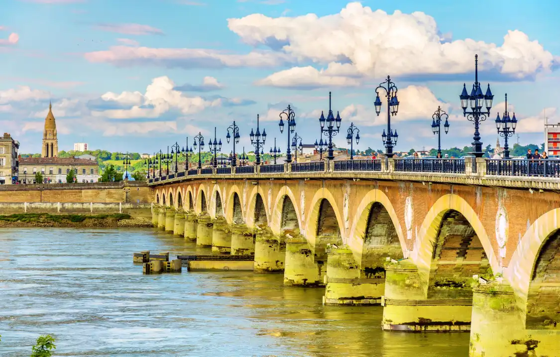 피에르 다리 주변 호텔