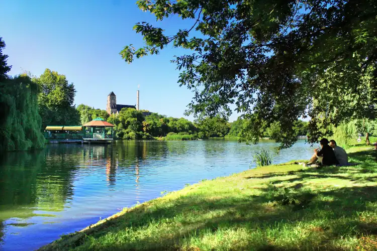 Hotels near Schlossteich