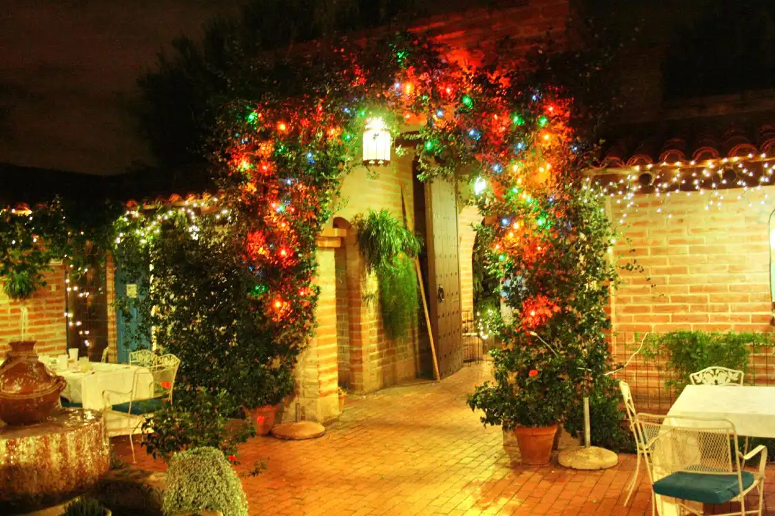 Tohono Chul | Gardens, Galleries, and Bistro附近的飯店