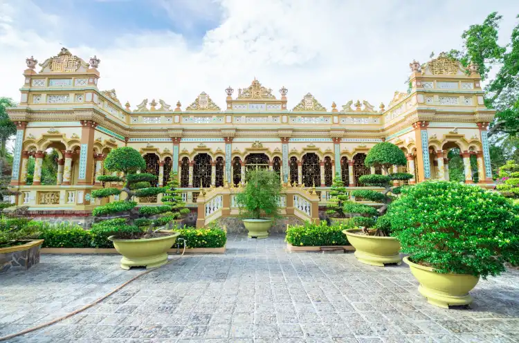 Hotels near Vinh Trang Pagoda
