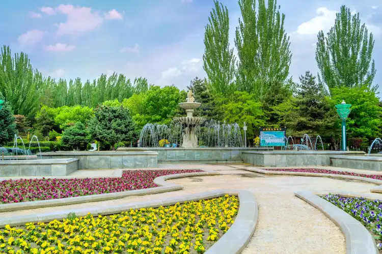 Hotels near Qingshan Park