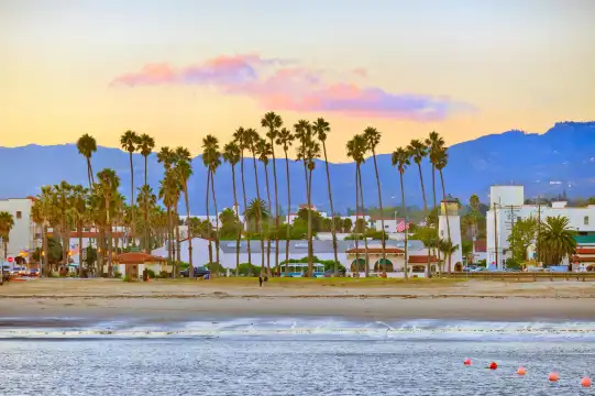 鄰近Santa Barbara Waterfront的酒店