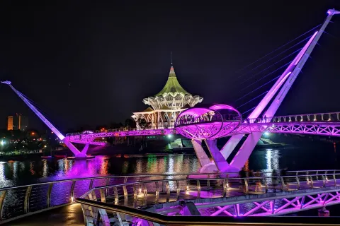 古晉河濱公園