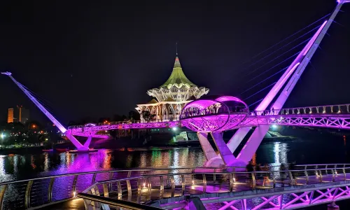 古晉河濱公園