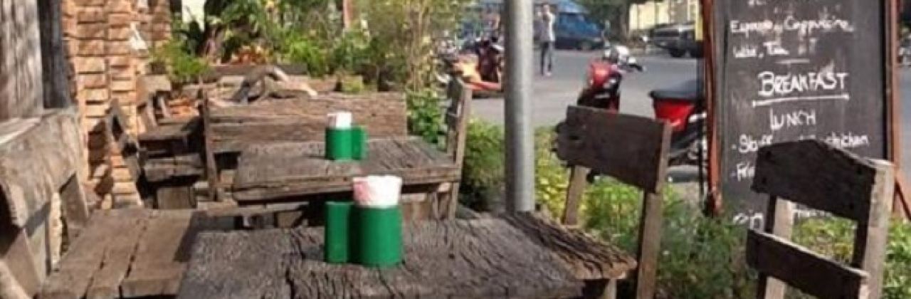 Street Lamp Bar & Restaurant