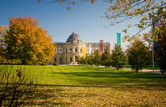 大噴泉+花鐘+聖皮埃爾大教堂+Initium Watches