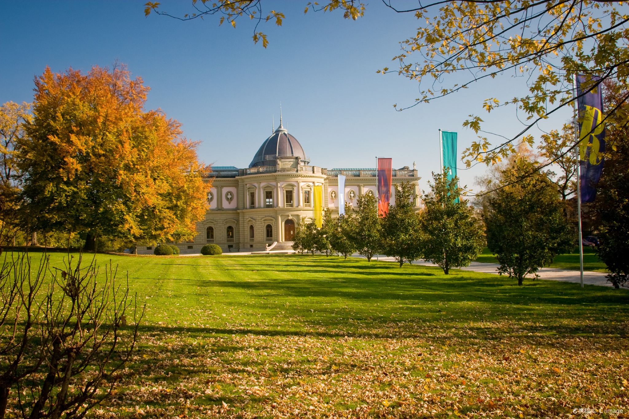 Geneva Jet d'eau + L'Horloge Fleurie + Cathedrale Saint-Pierre Geneve + Initium Watches